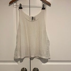 Divided open side lace top